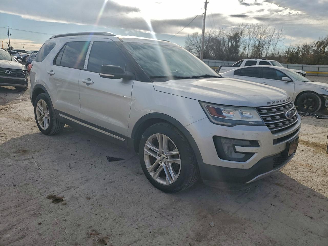 2016 FORD EXPLORER XLT photo 4