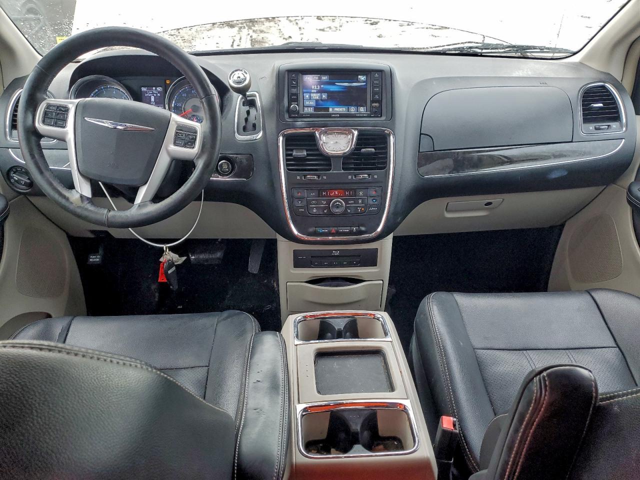 2015 CHRYSLER TOWN & COUNTRY TOURING L photo 8