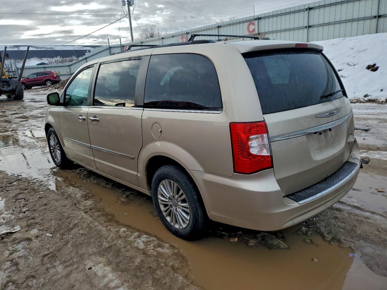 2015 CHRYSLER TOWN & COUNTRY TOURING L photo 2