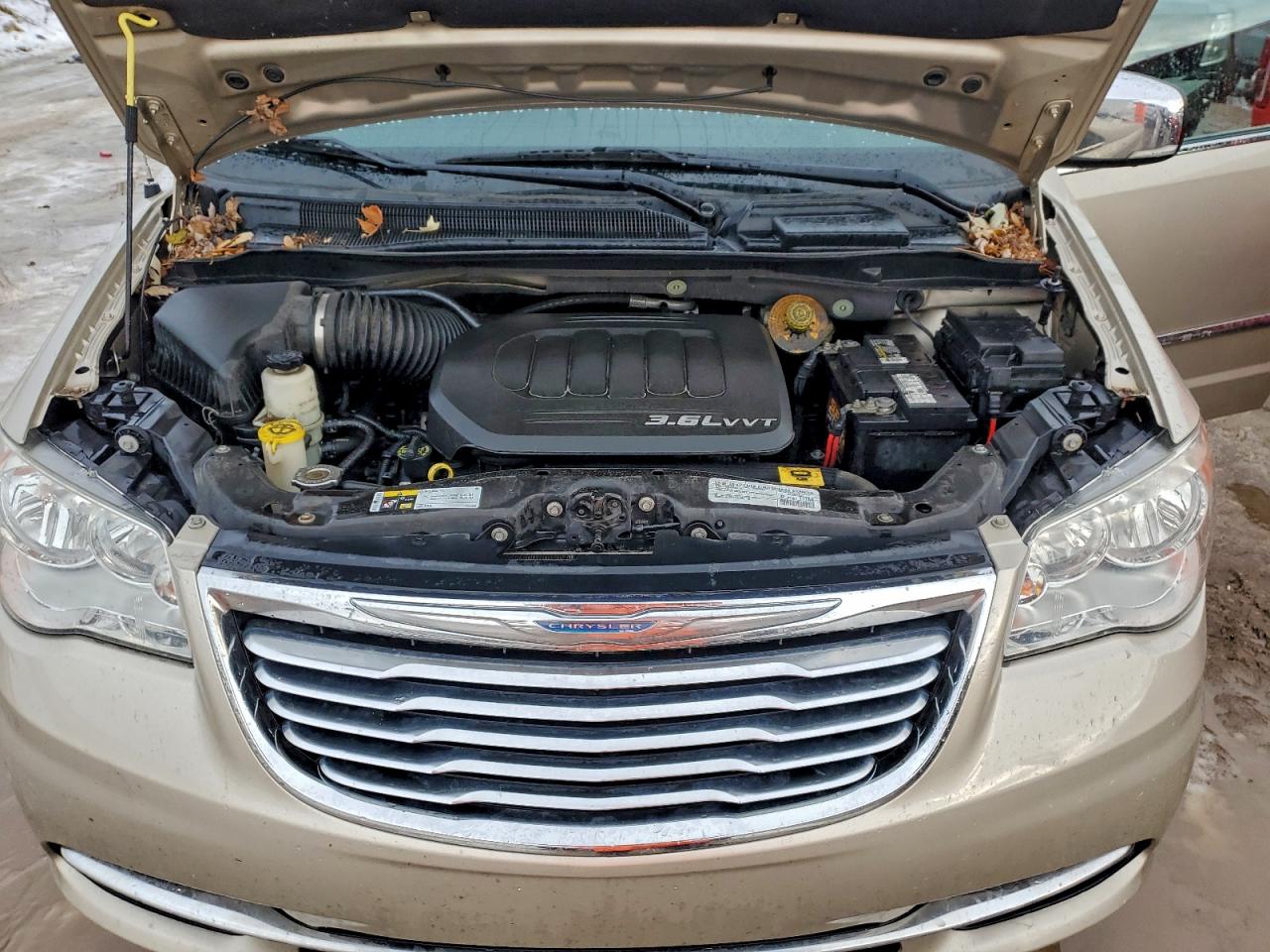 2015 CHRYSLER TOWN & COUNTRY TOURING L photo 12