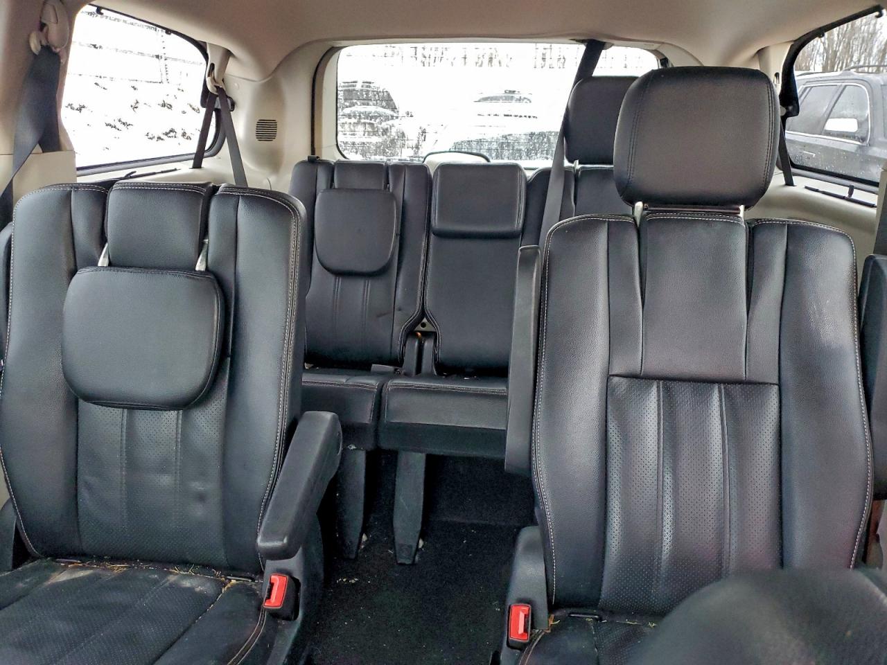 2015 CHRYSLER TOWN & COUNTRY TOURING L photo 10