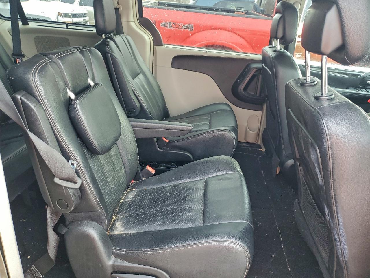 2015 CHRYSLER TOWN & COUNTRY TOURING L photo 11