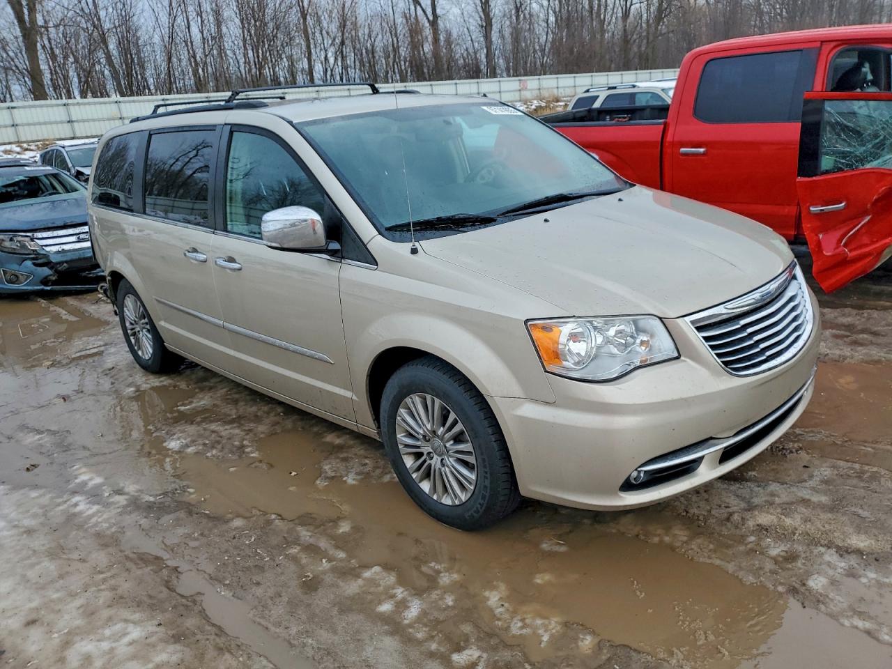 2015 CHRYSLER TOWN & COUNTRY TOURING L photo 4