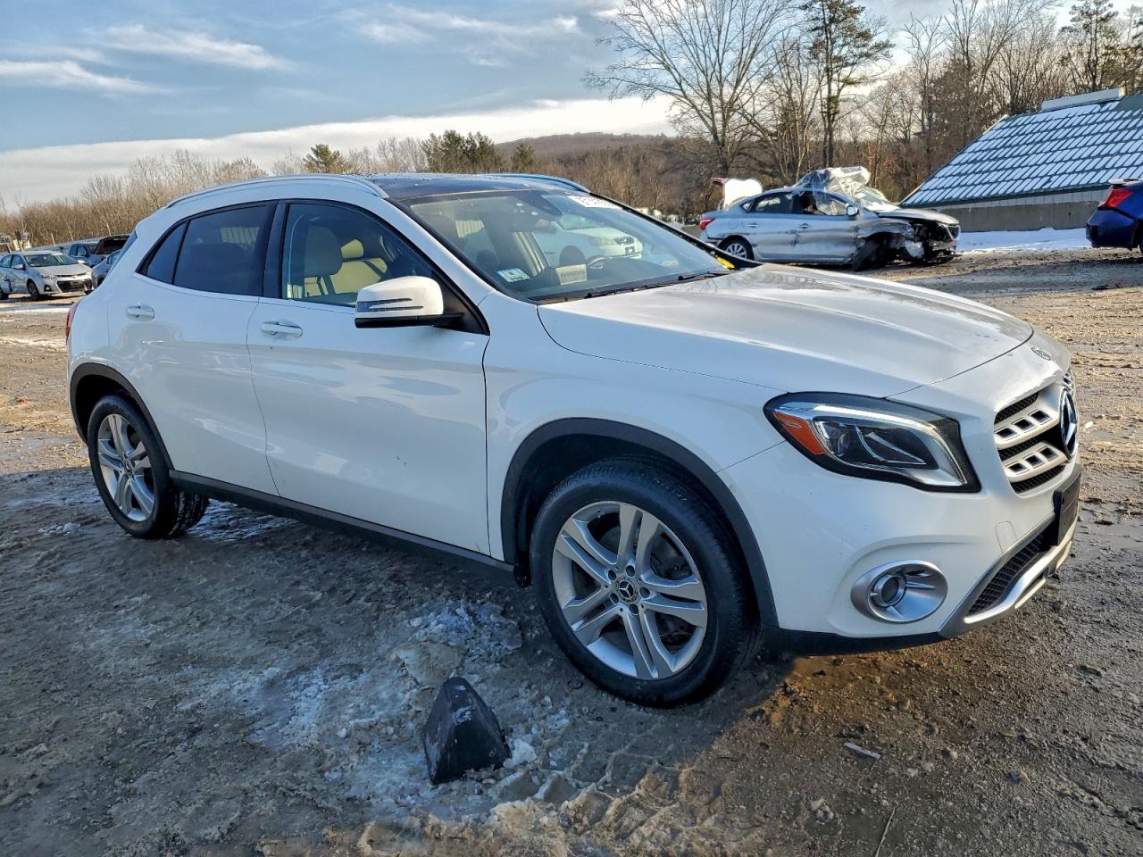 2019 MERCEDES-BENZ GLA 250 4MATIC photo 4