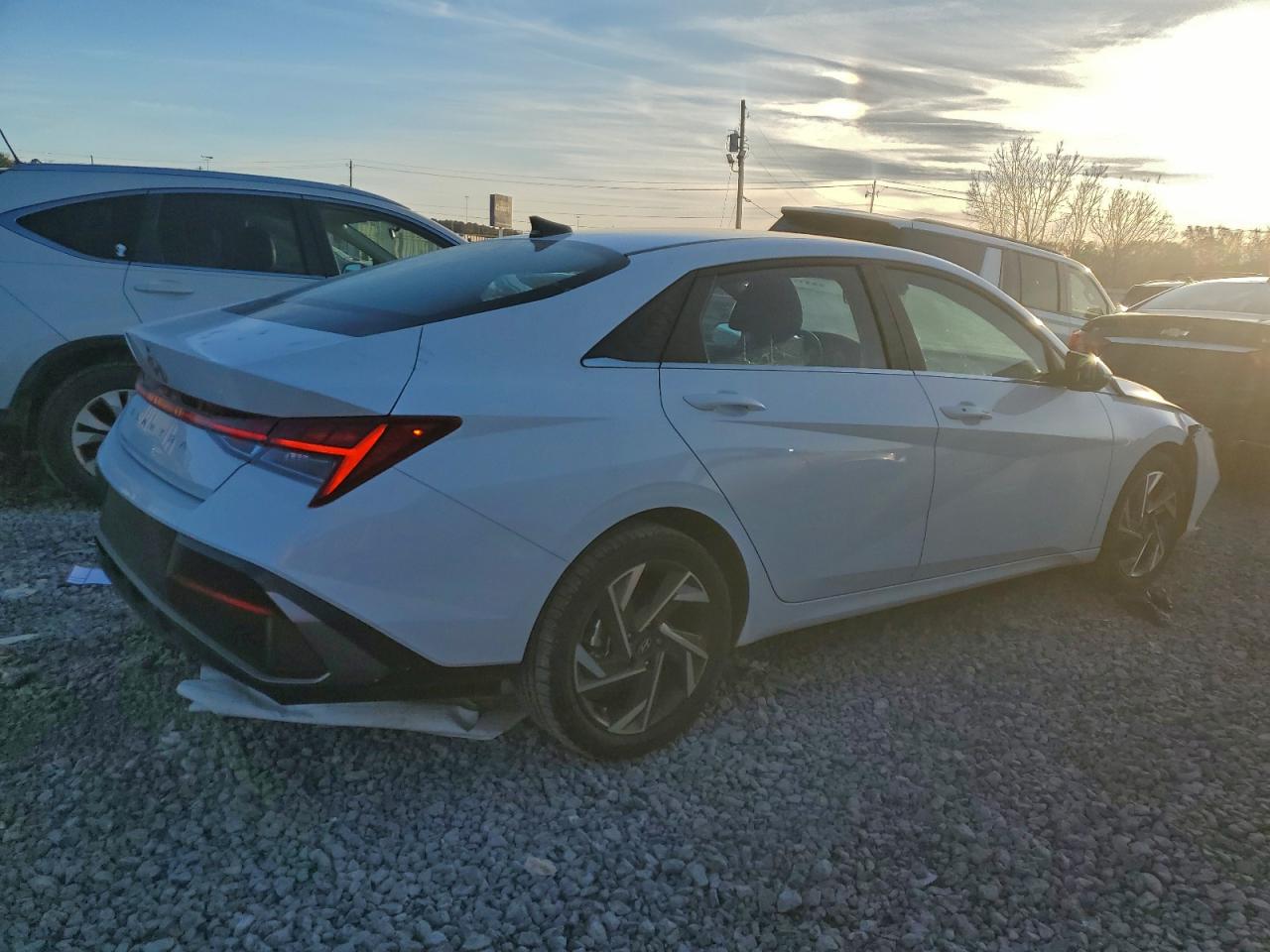 2024 HYUNDAI ELANTRA SEL photo 3