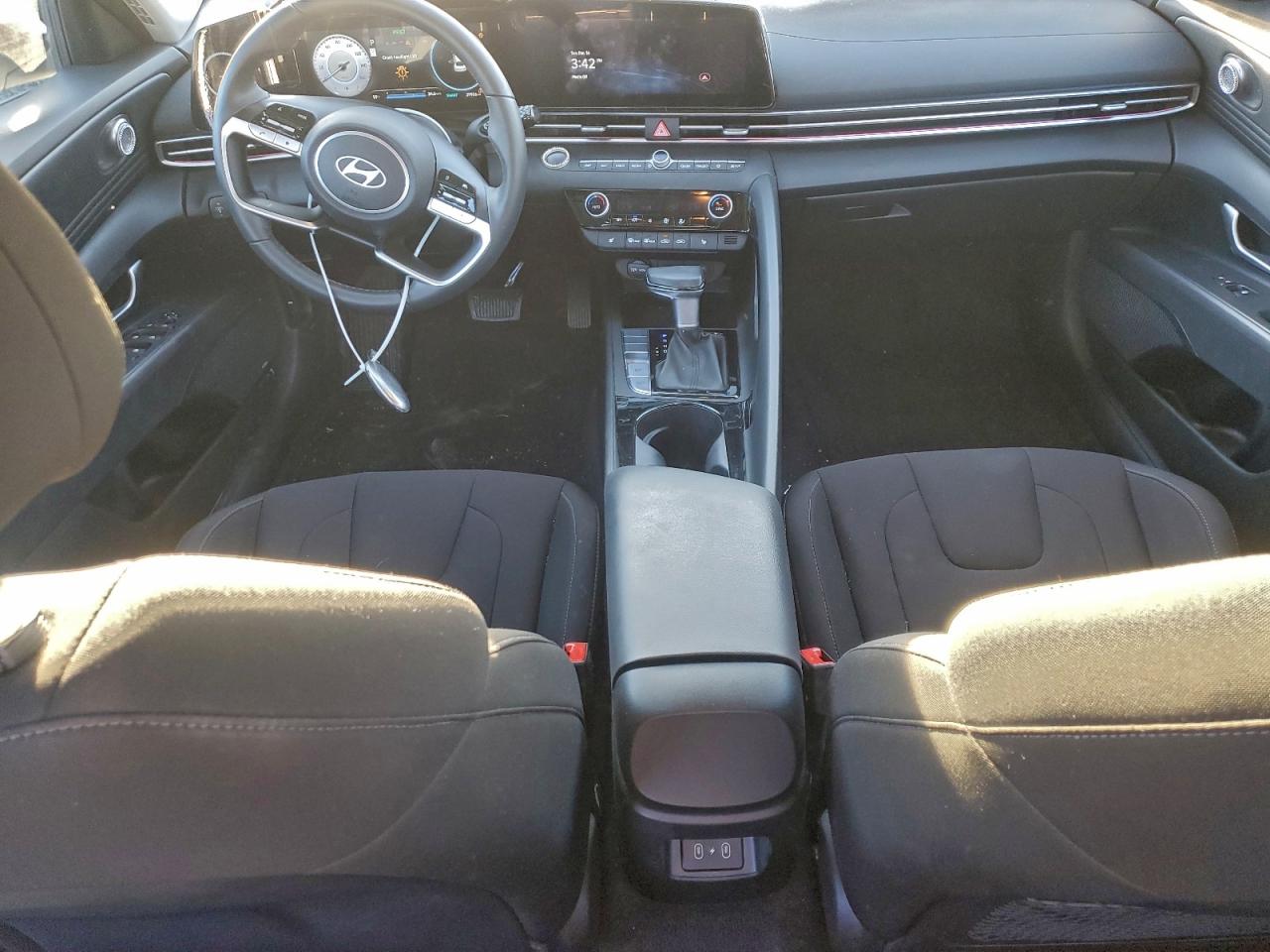 2024 HYUNDAI ELANTRA SEL photo 8
