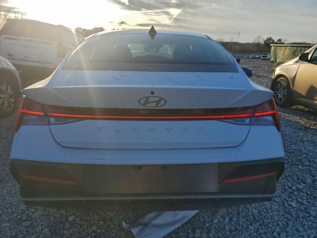 2024 HYUNDAI ELANTRA SEL photo 6