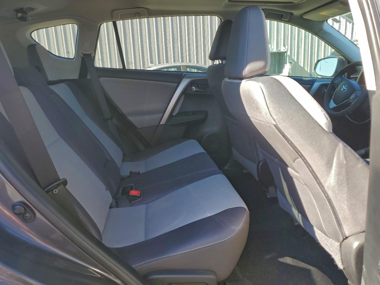 2015 TOYOTA RAV4 XLE photo 11