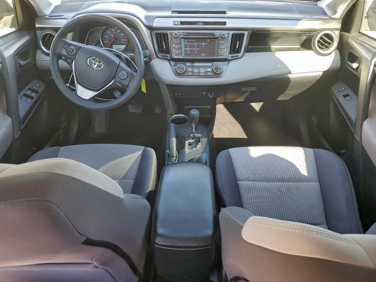 2015 TOYOTA RAV4 XLE photo 8