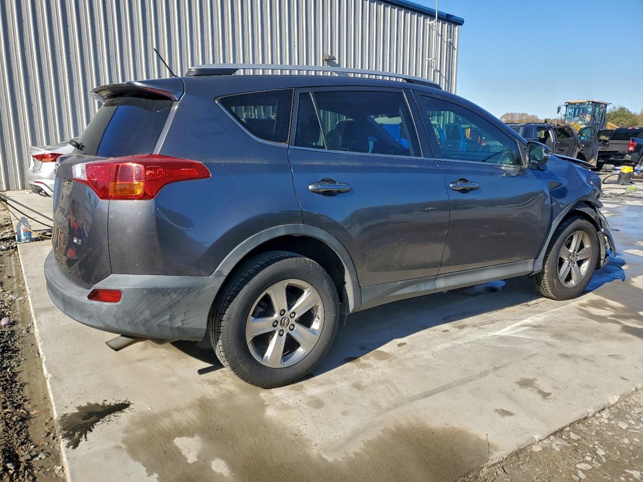 2015 TOYOTA RAV4 XLE photo 3