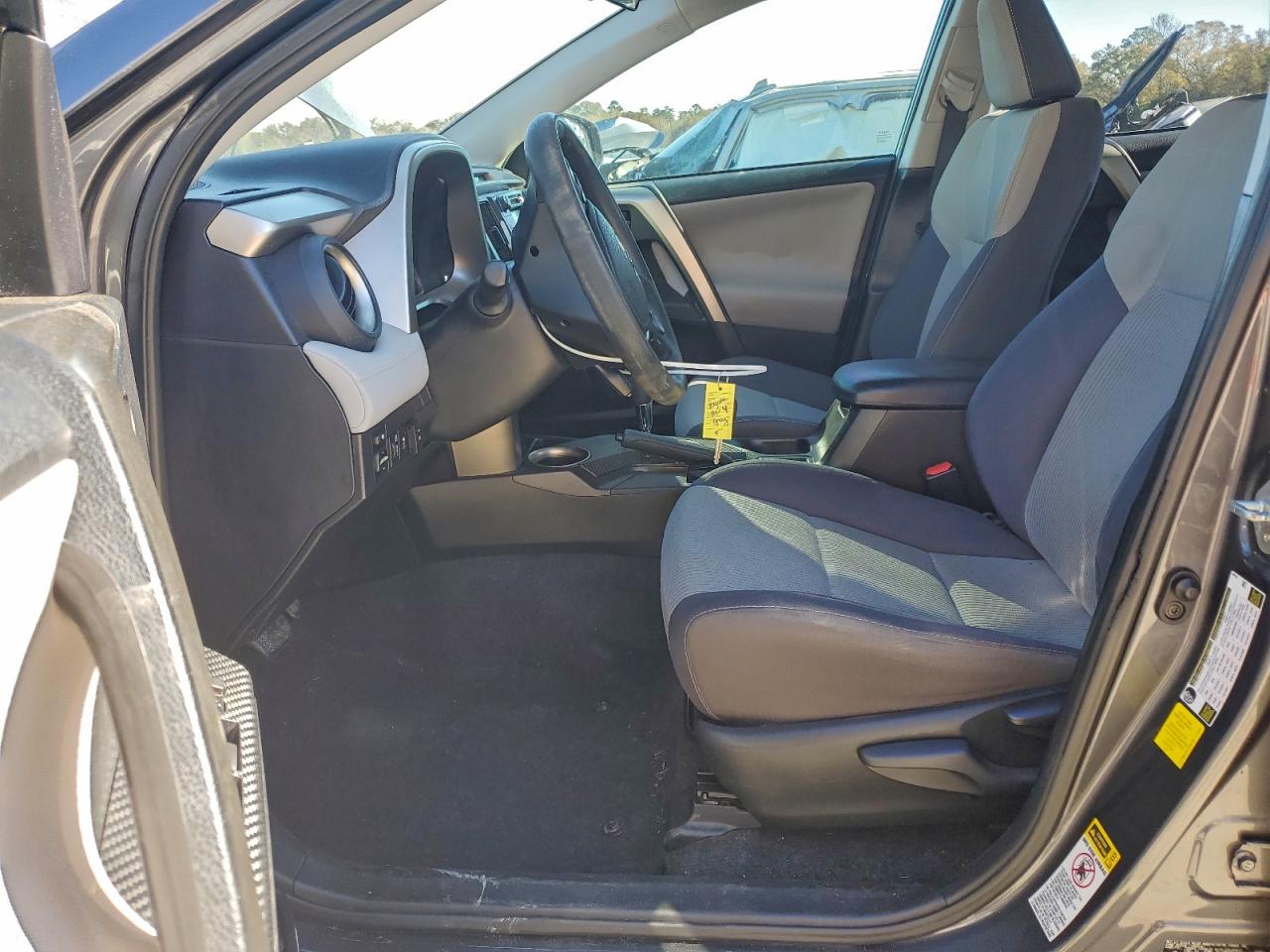 2015 TOYOTA RAV4 XLE photo 7