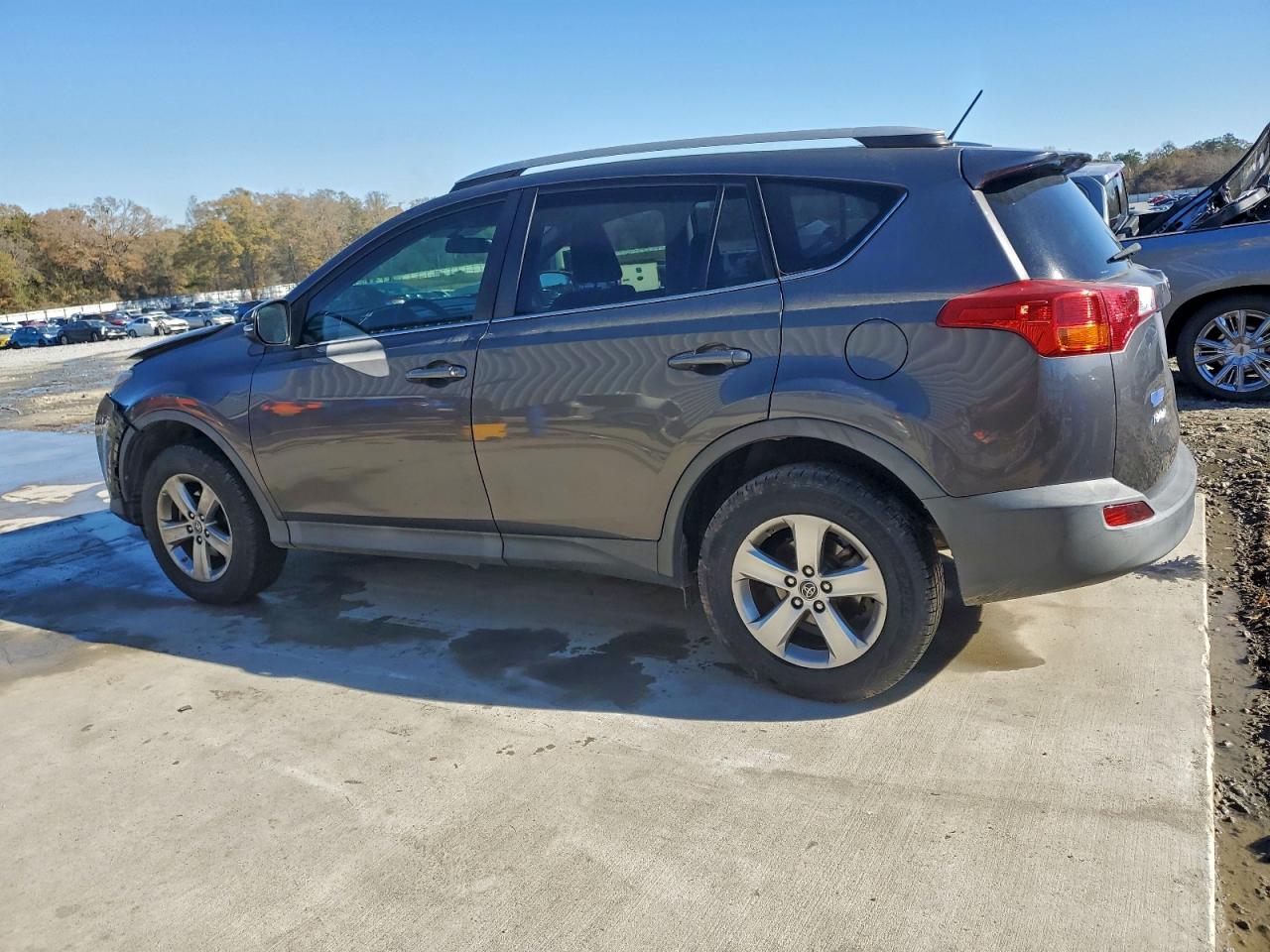 2015 TOYOTA RAV4 XLE photo 2