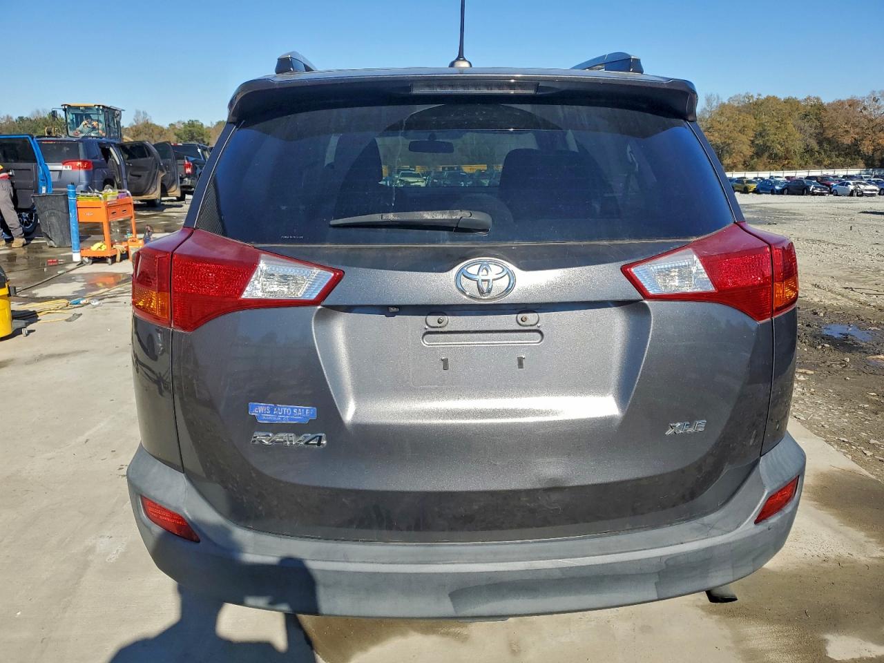 2015 TOYOTA RAV4 XLE photo 6