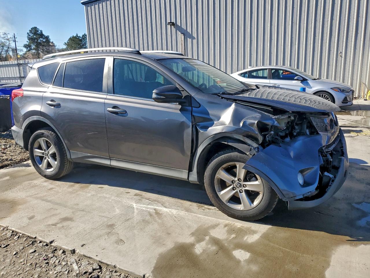 2015 TOYOTA RAV4 XLE photo 4