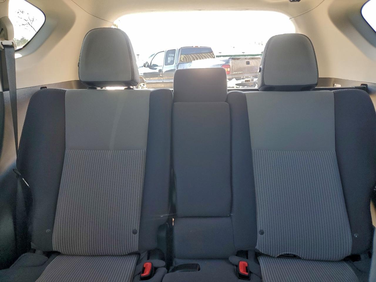 2015 TOYOTA RAV4 XLE photo 10