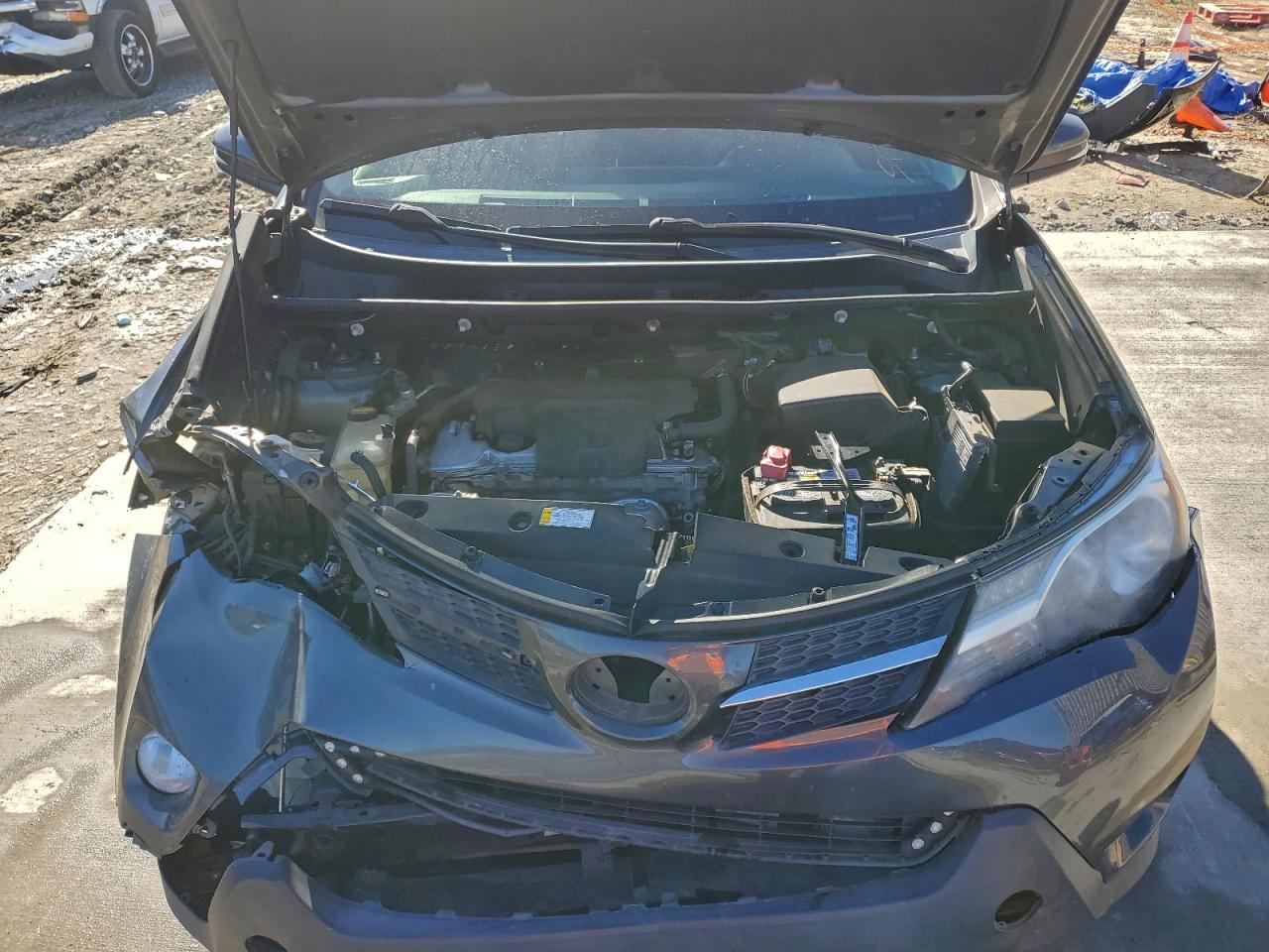 2015 TOYOTA RAV4 XLE photo 12