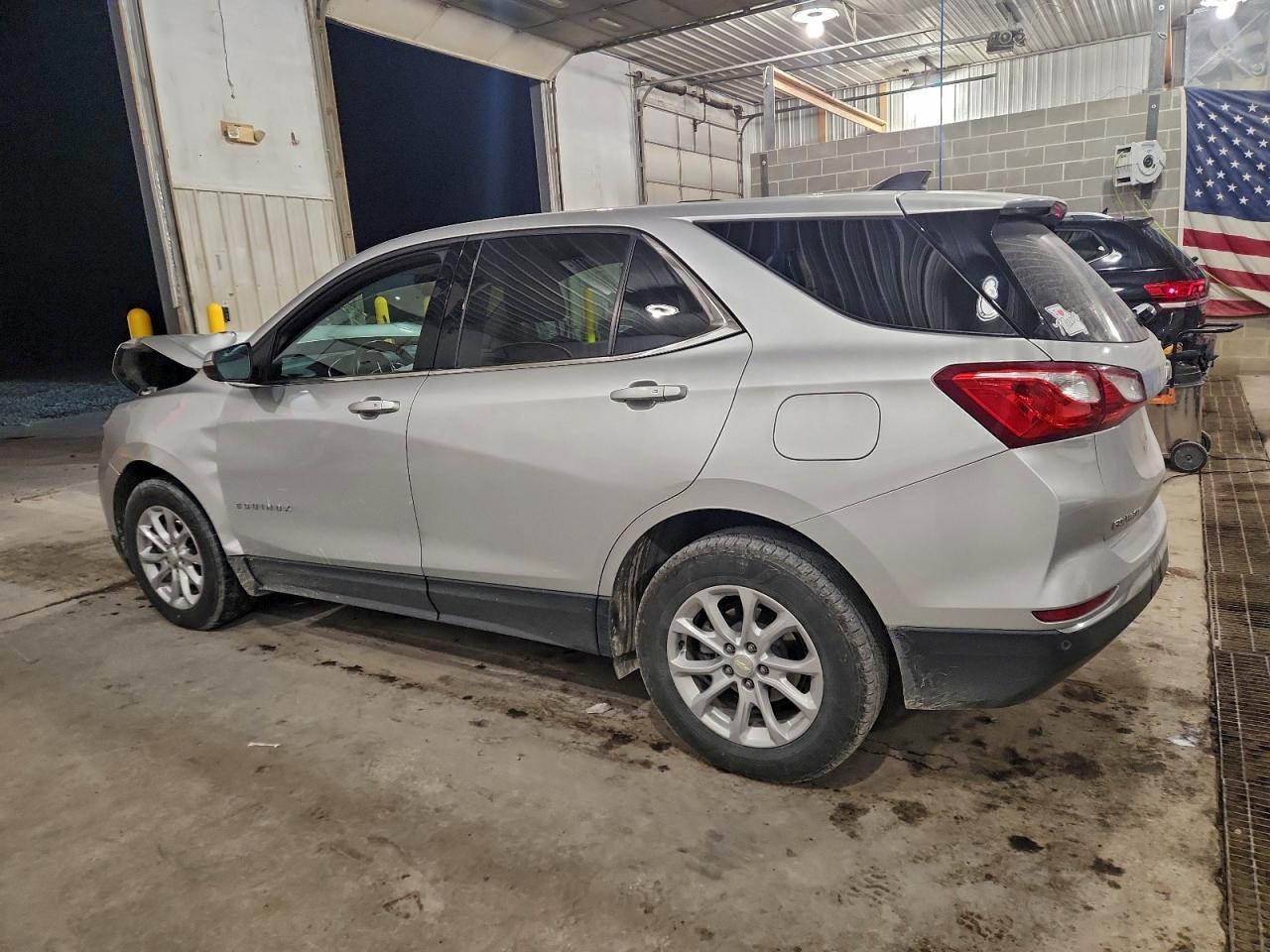 2018 CHEVROLET EQUINOX LT photo 2