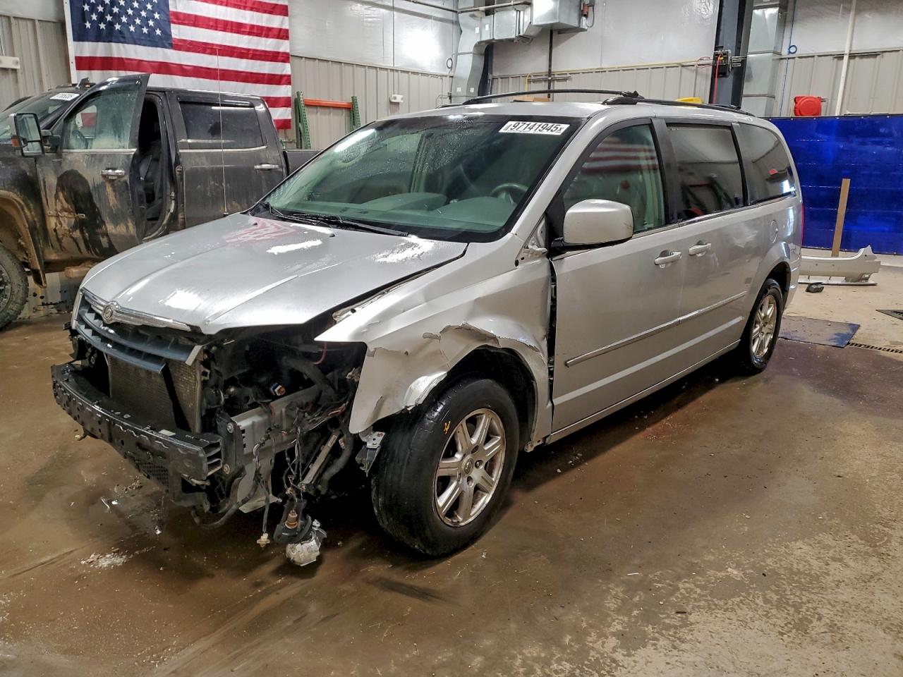 2010 CHRYSLER TOWN & COUNTRY