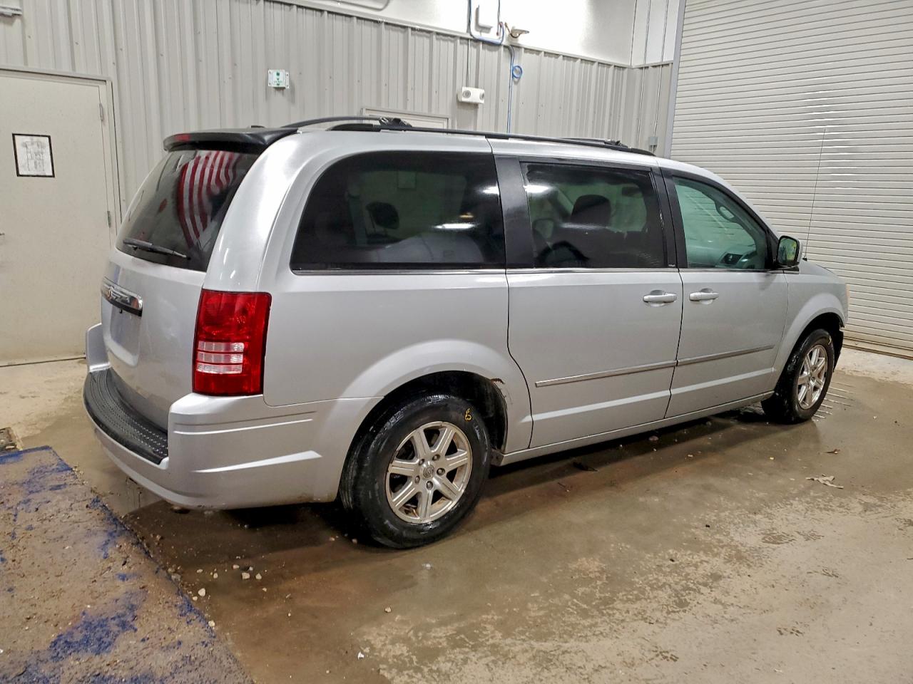 2010 CHRYSLER TOWN & COUNTRY TOURING photo 3