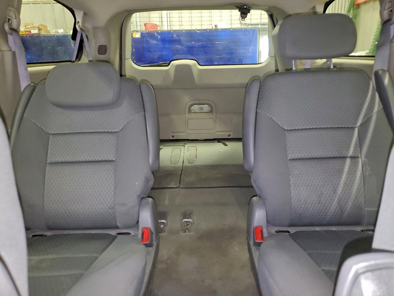 2010 CHRYSLER TOWN & COUNTRY TOURING photo 10