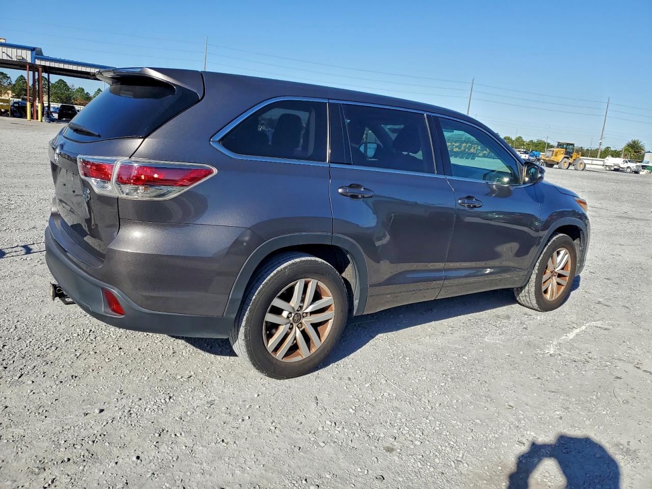 2016 TOYOTA HIGHLANDER LE photo 7