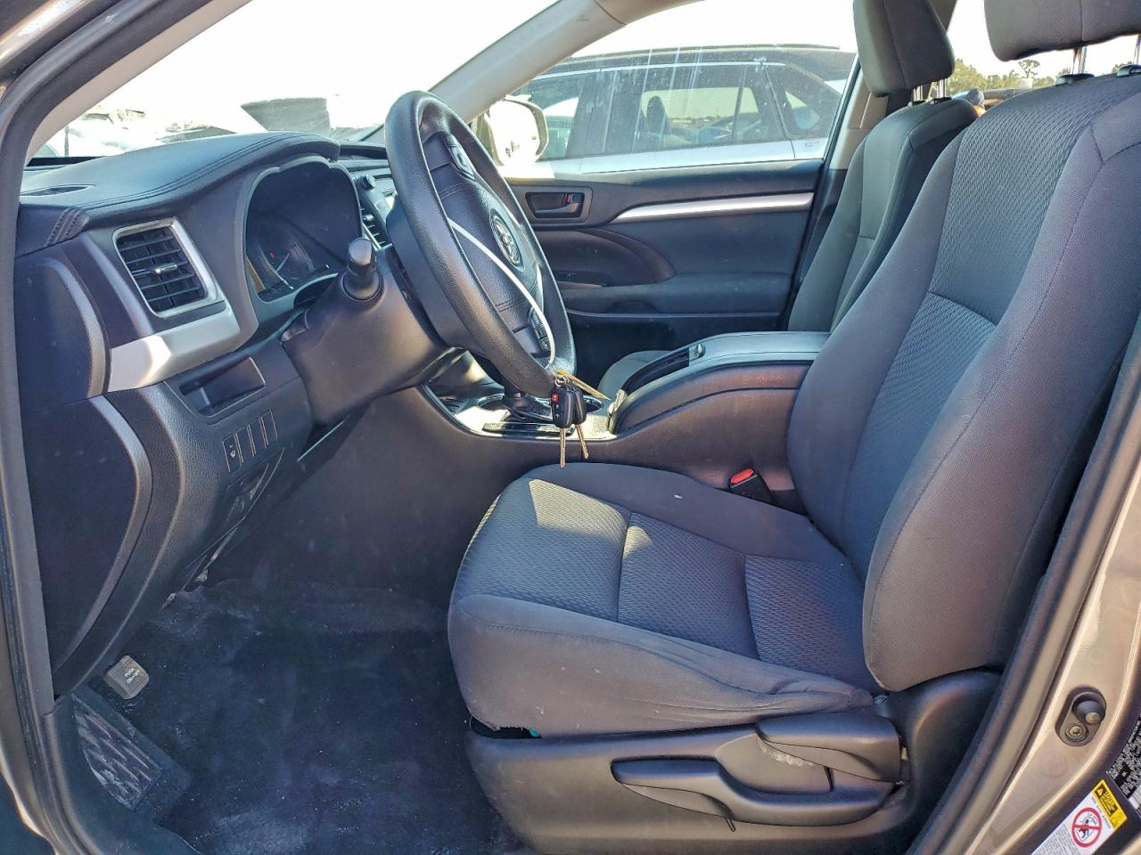 2016 TOYOTA HIGHLANDER LE photo 19