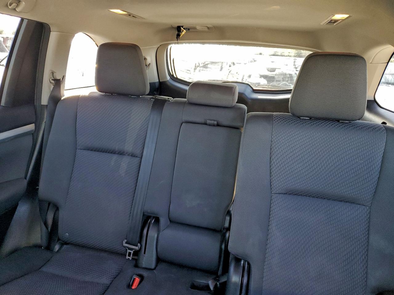 2016 TOYOTA HIGHLANDER LE photo 28