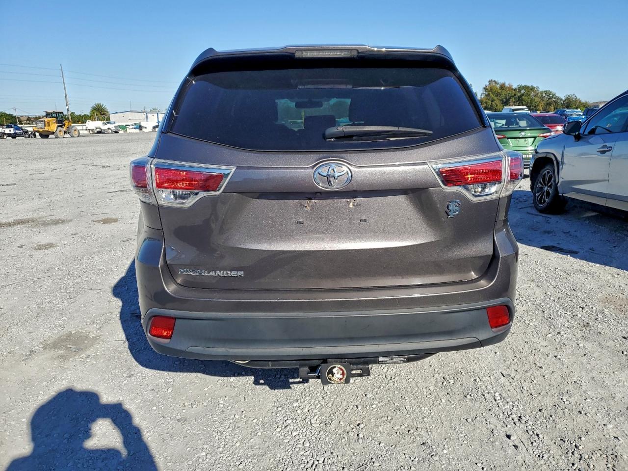 2016 TOYOTA HIGHLANDER LE photo 16