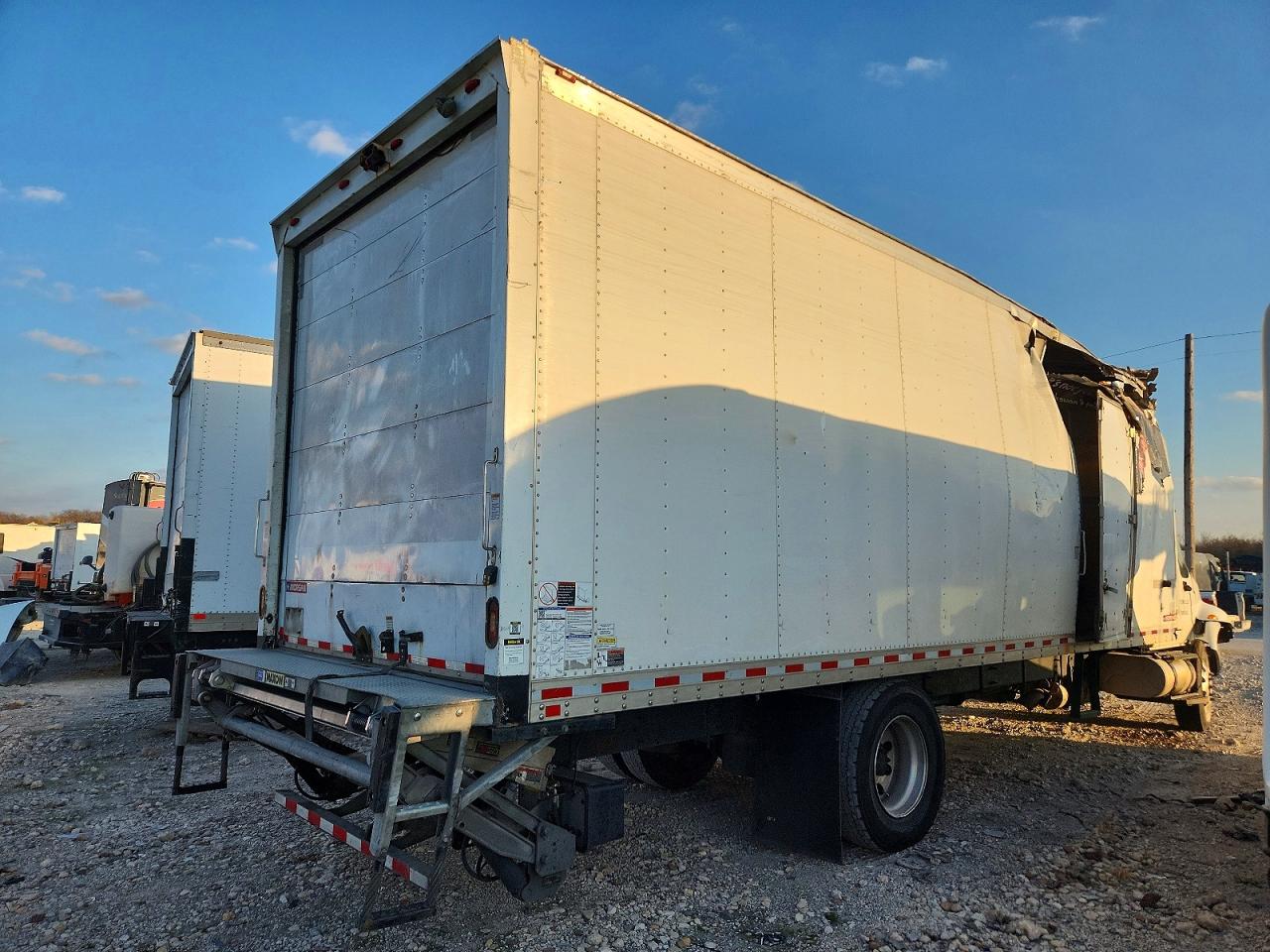 2018 INTERNATIONAL 4300 BOX TRUCK photo 4