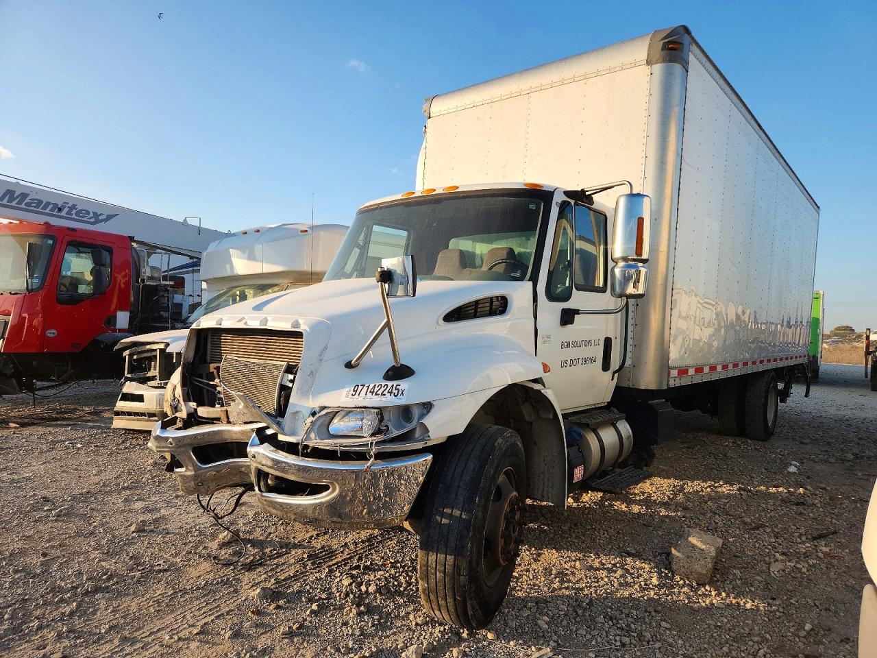 2018 INTERNATIONAL 4300 BOX TRUCK photo 2