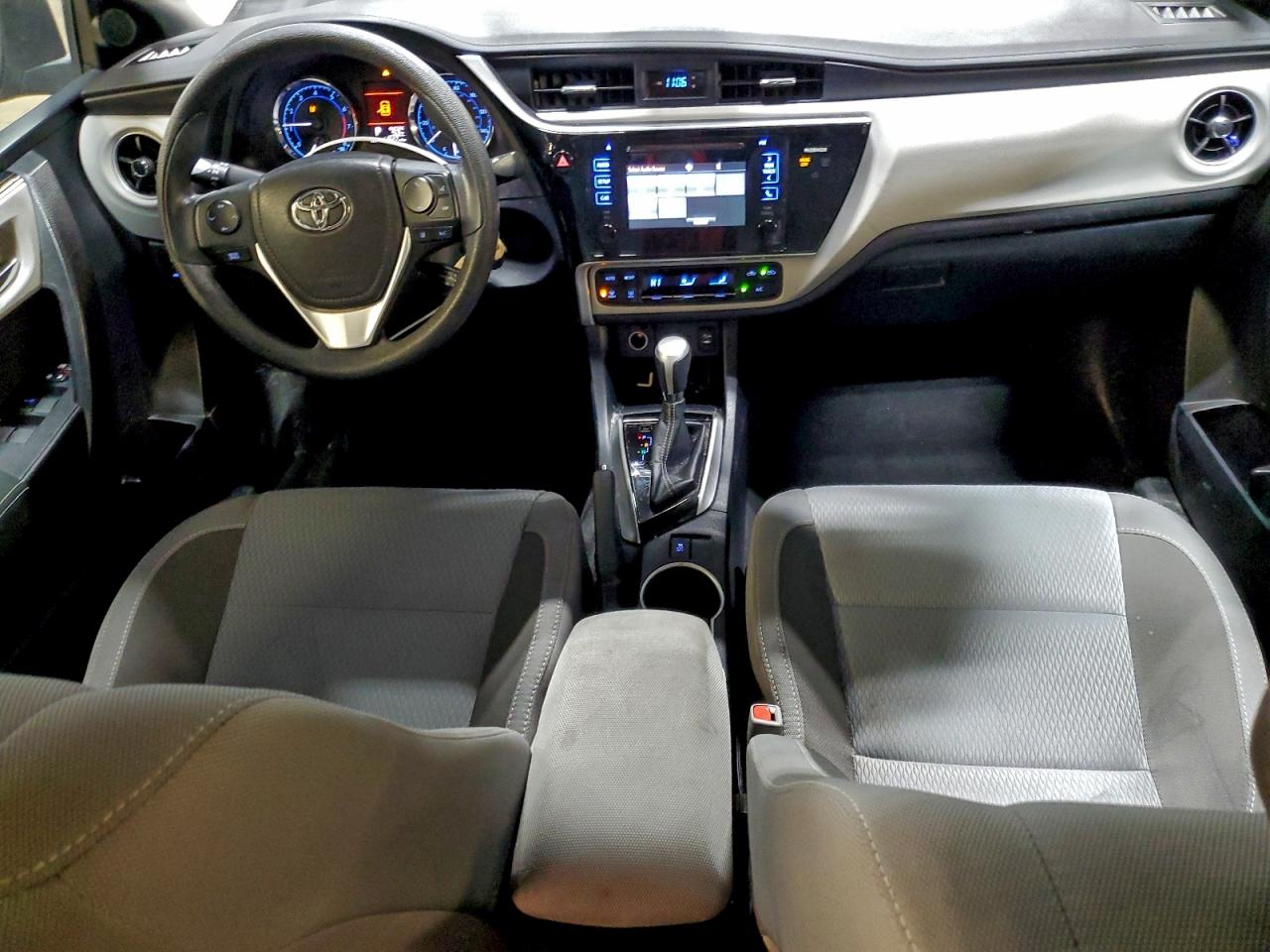 2017 TOYOTA COROLLA L photo 8