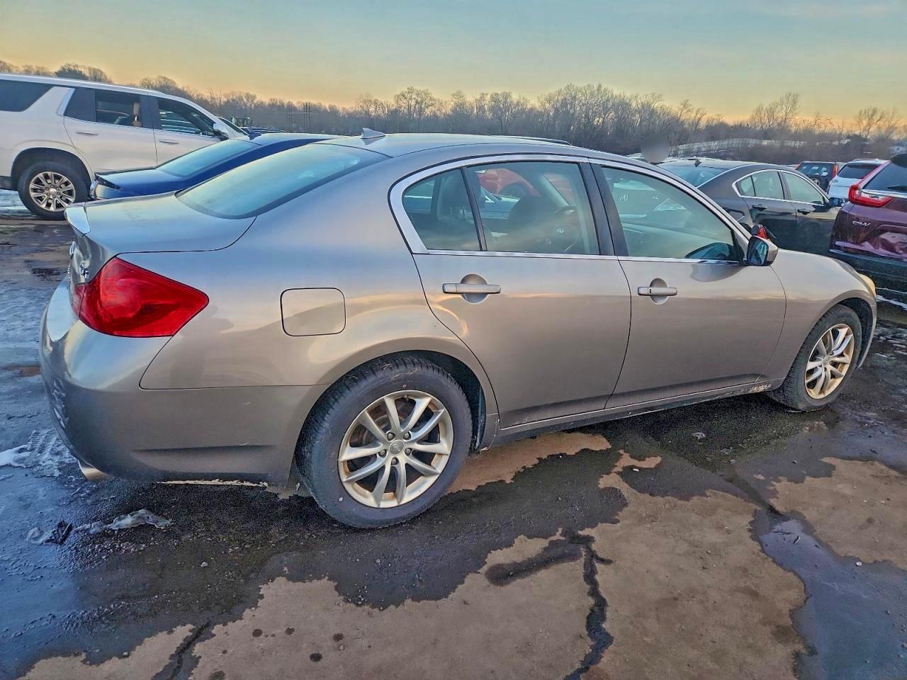2009 INFINITI G37 photo 5