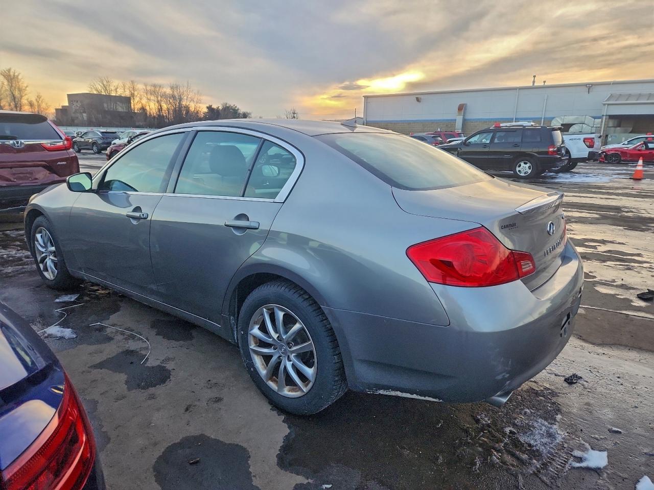 2009 INFINITI G37 photo 3