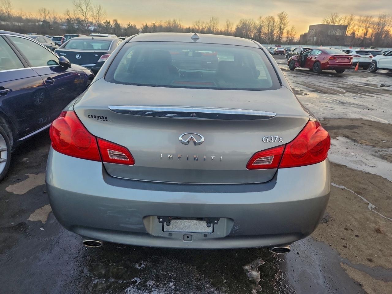 2009 INFINITI G37 photo 11