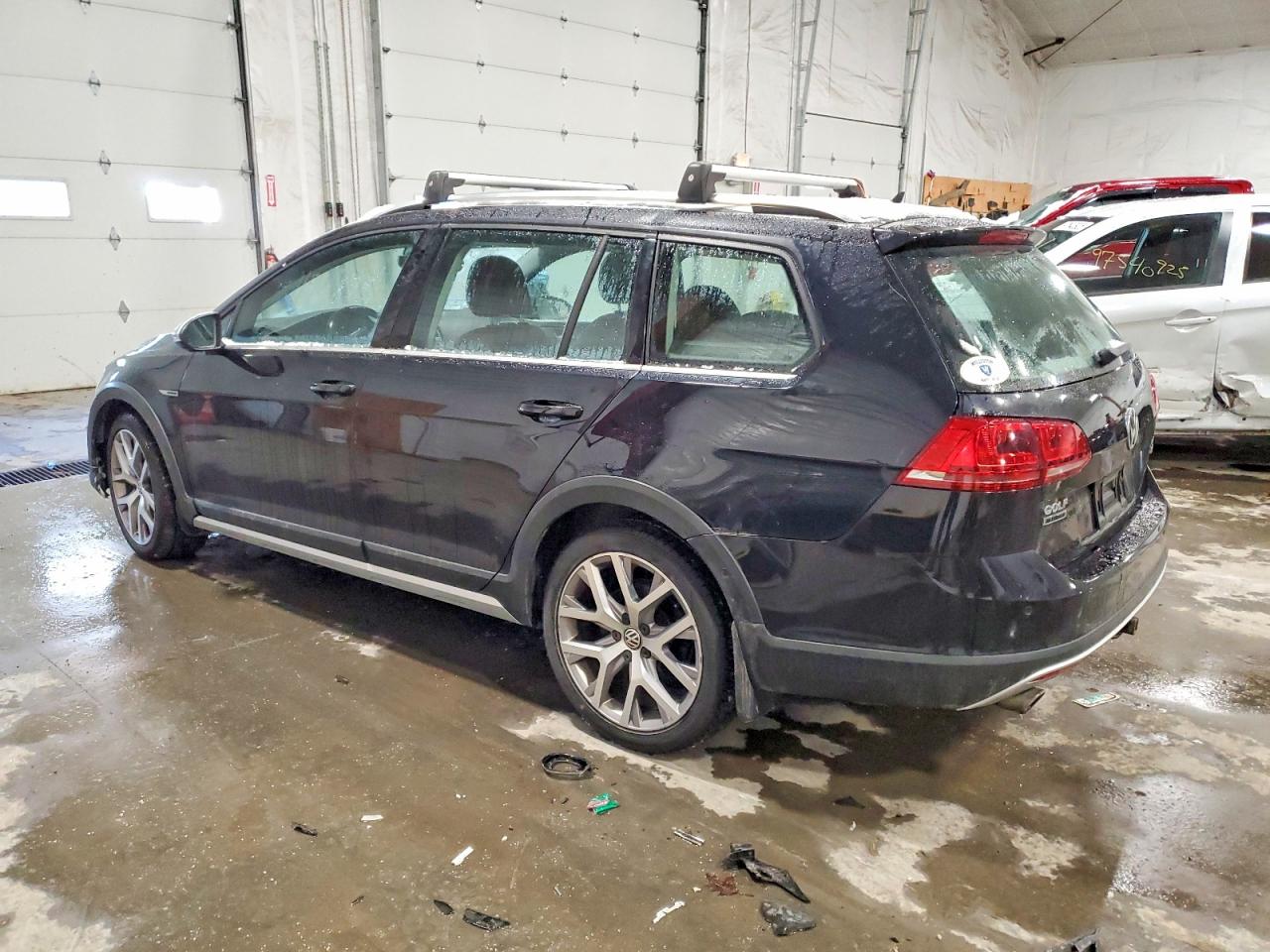 2017 VOLKSWAGEN GOLF ALLTRACK S photo 2