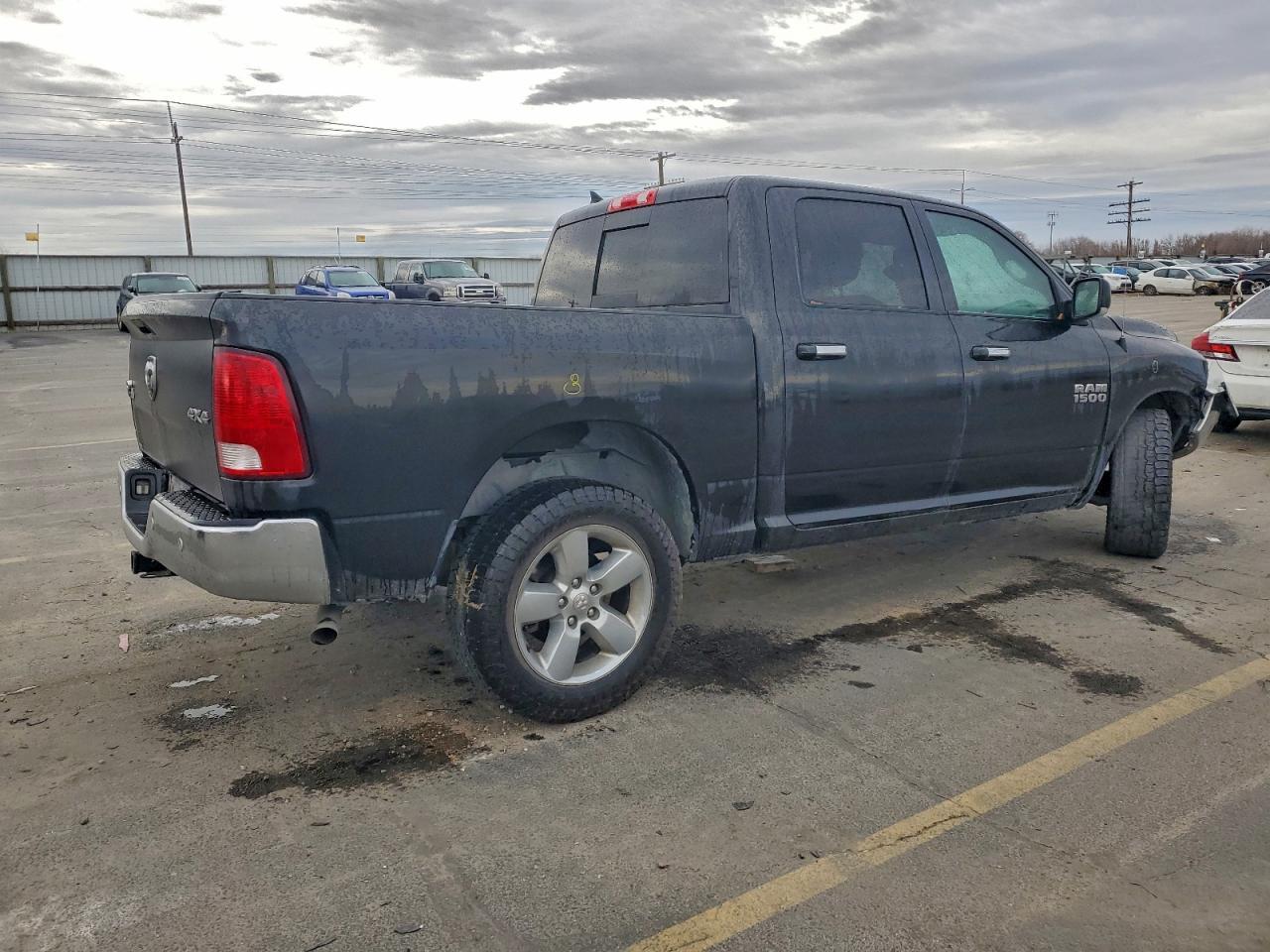 2017 RAM 1500 SLT photo 3