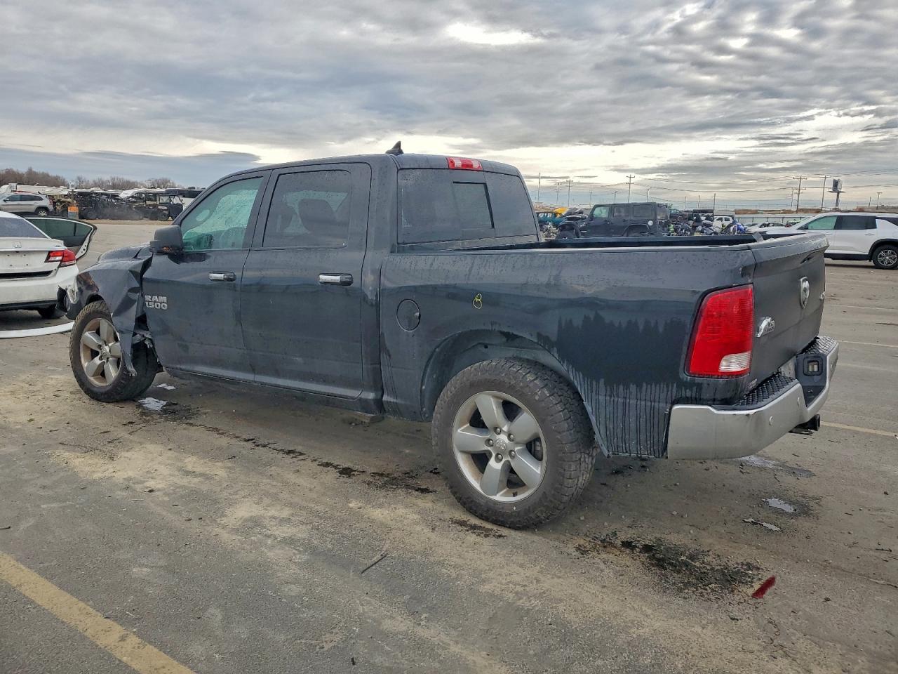 2017 RAM 1500 SLT photo 2