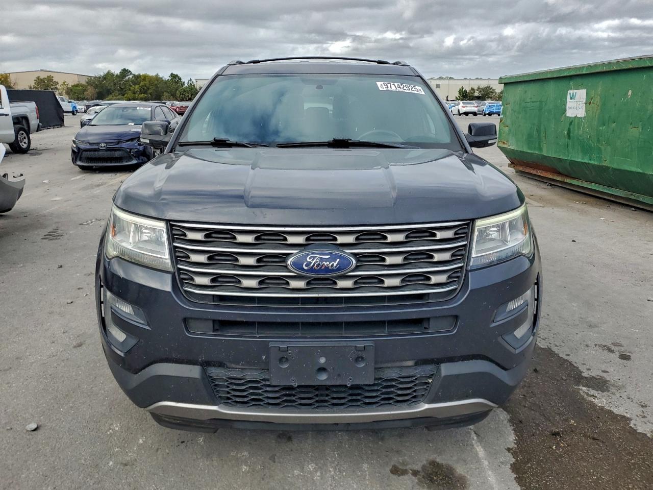 2017 FORD EXPLORER XLT photo 5