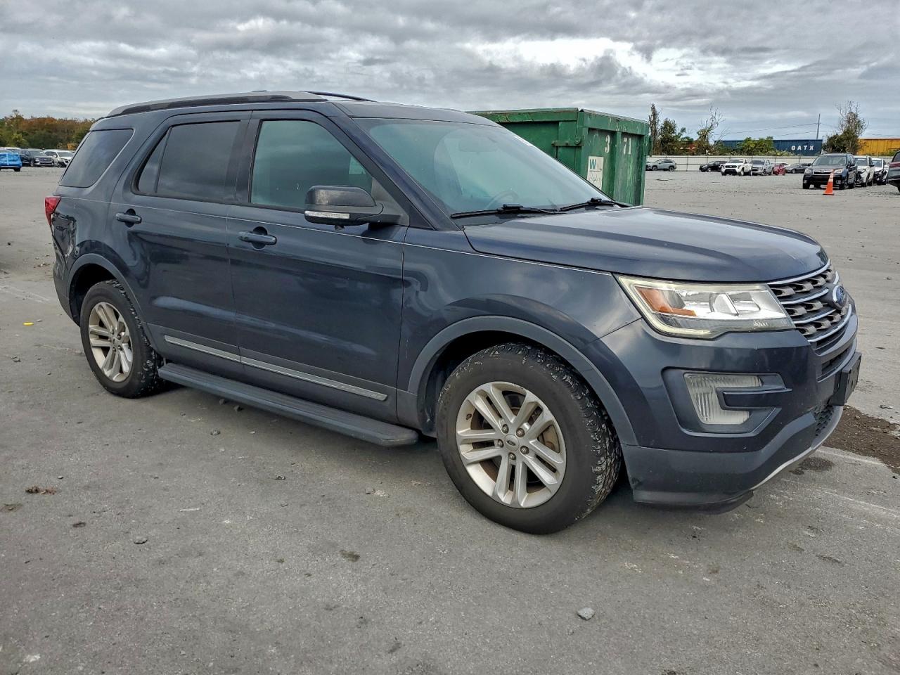 2017 FORD EXPLORER XLT photo 4