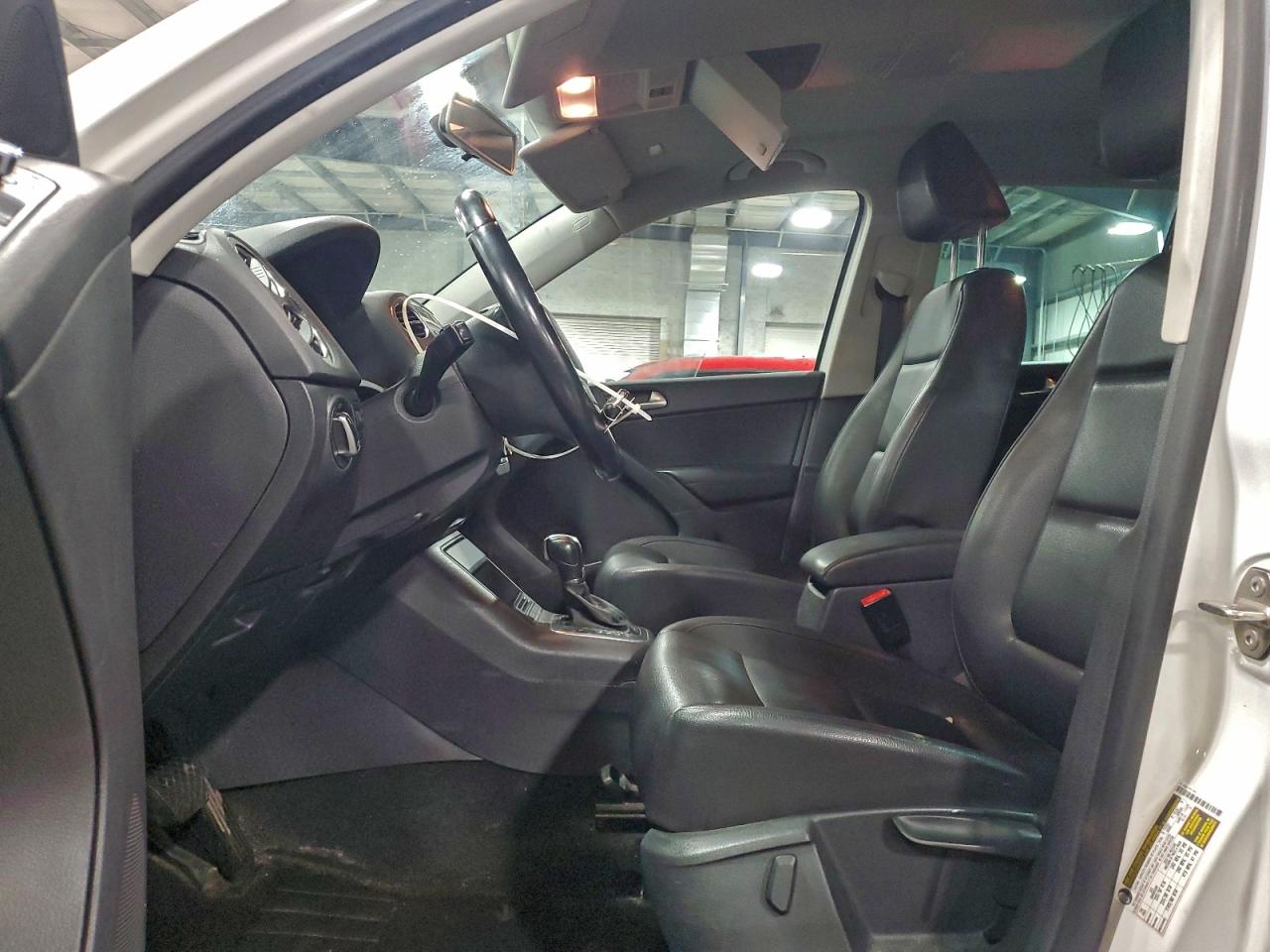 2012 VOLKSWAGEN TIGUAN S photo 13