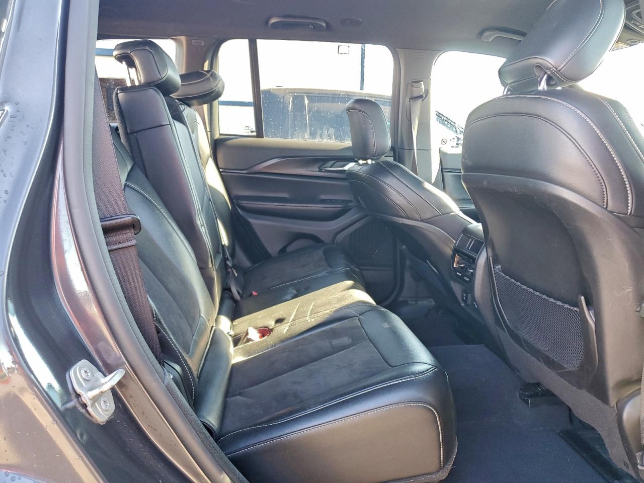 2024 JEEP GRAND CHEROKEE LAREDO photo 19