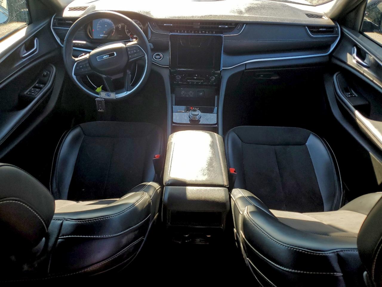 2024 JEEP GRAND CHEROKEE LAREDO photo 15