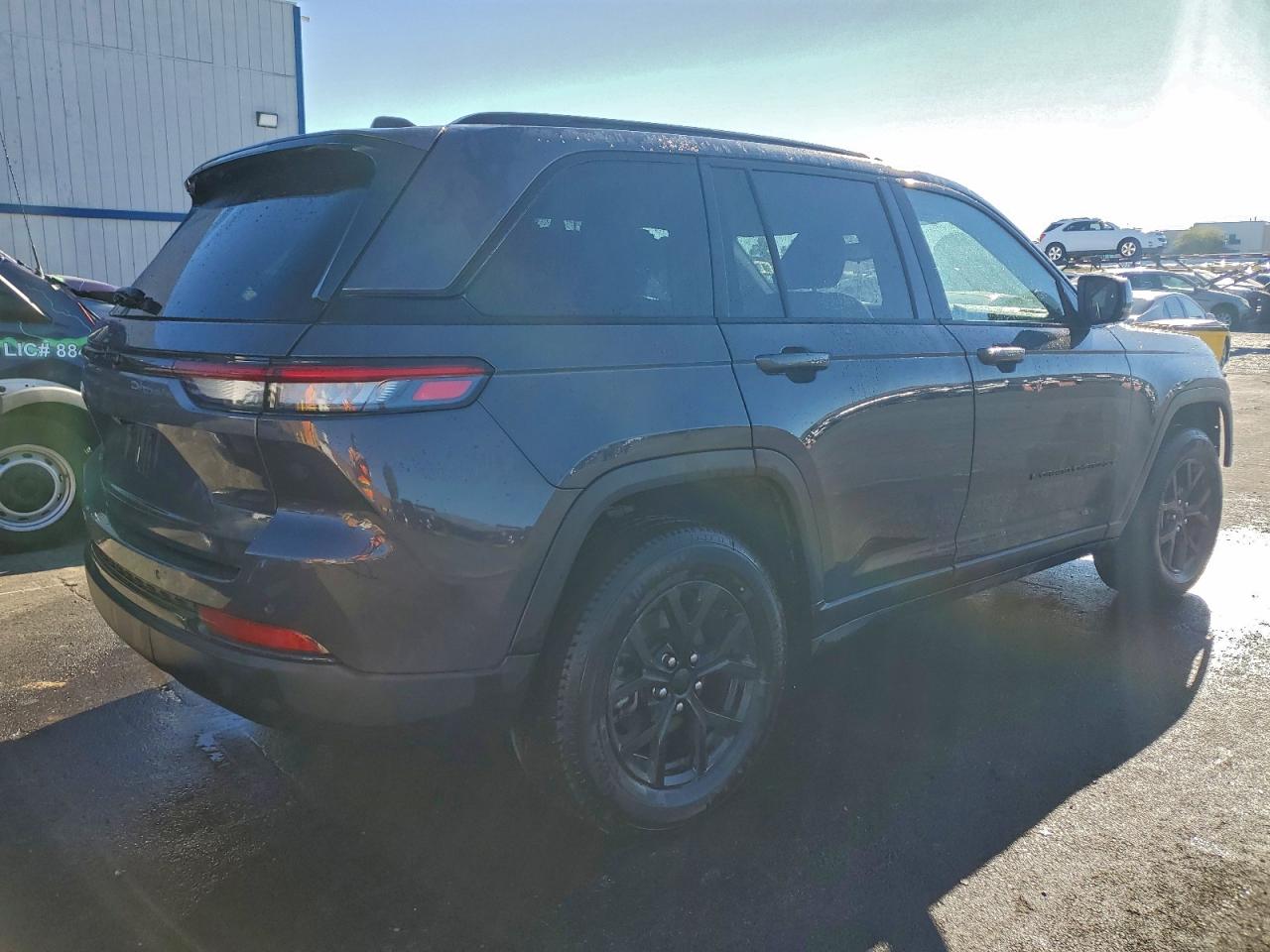 2024 JEEP GRAND CHEROKEE LAREDO photo 5
