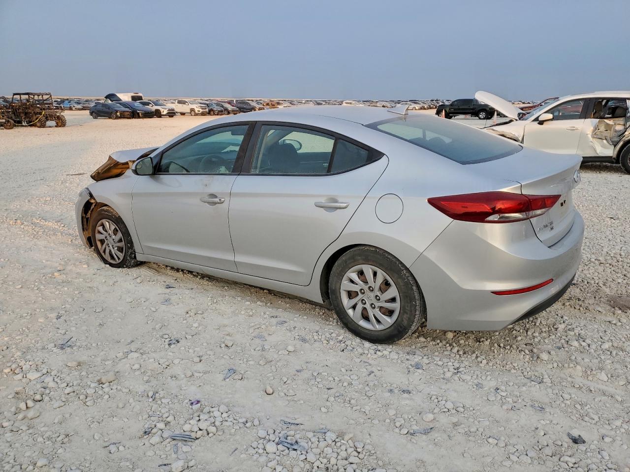 2018 HYUNDAI ELANTRA SE photo 2