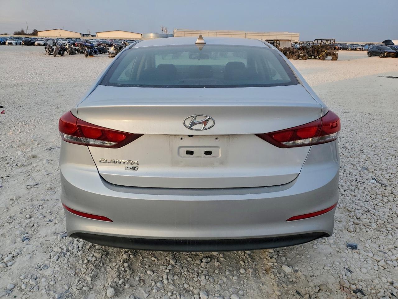 2018 HYUNDAI ELANTRA SE photo 6