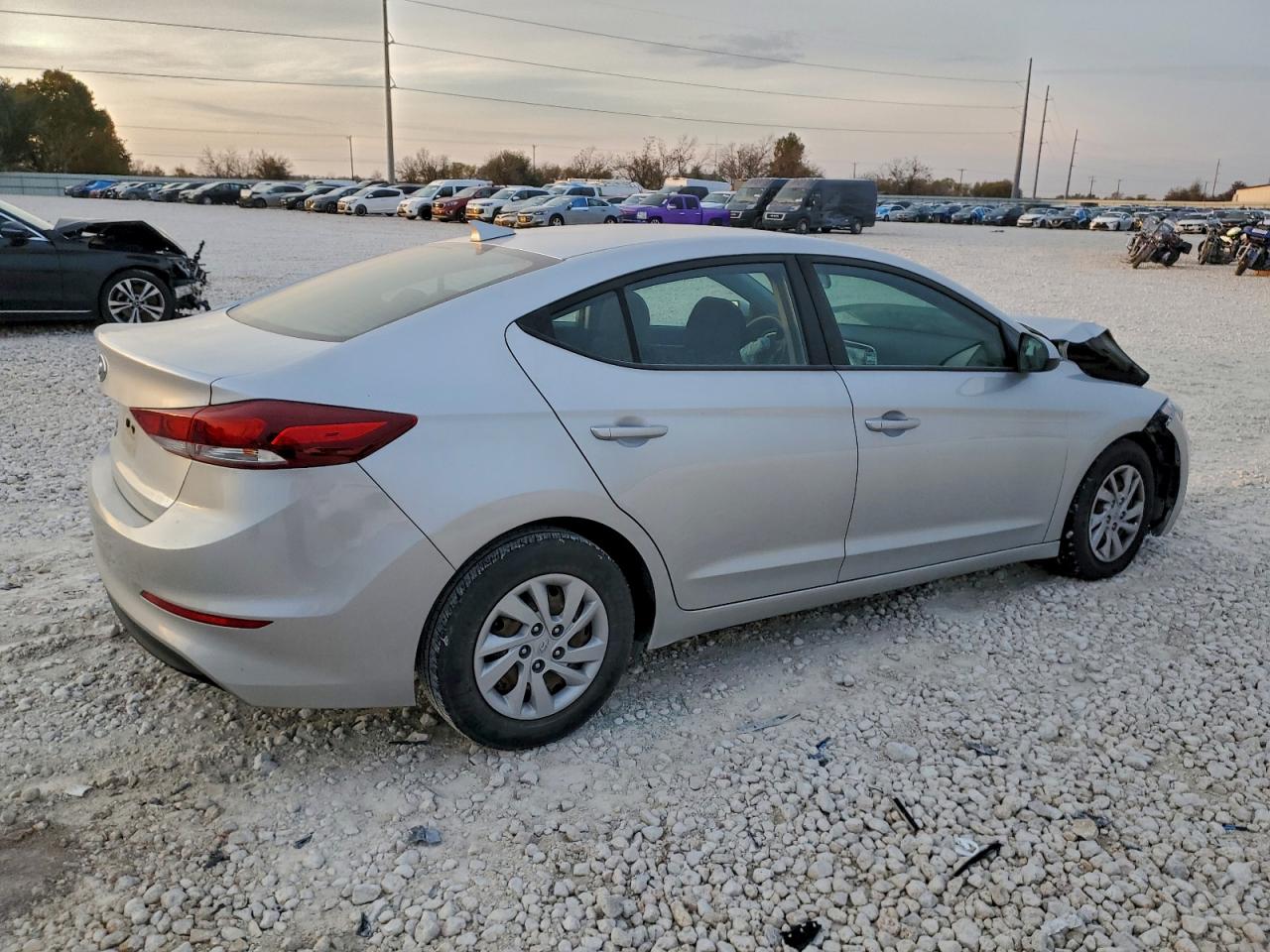 2018 HYUNDAI ELANTRA SE photo 3