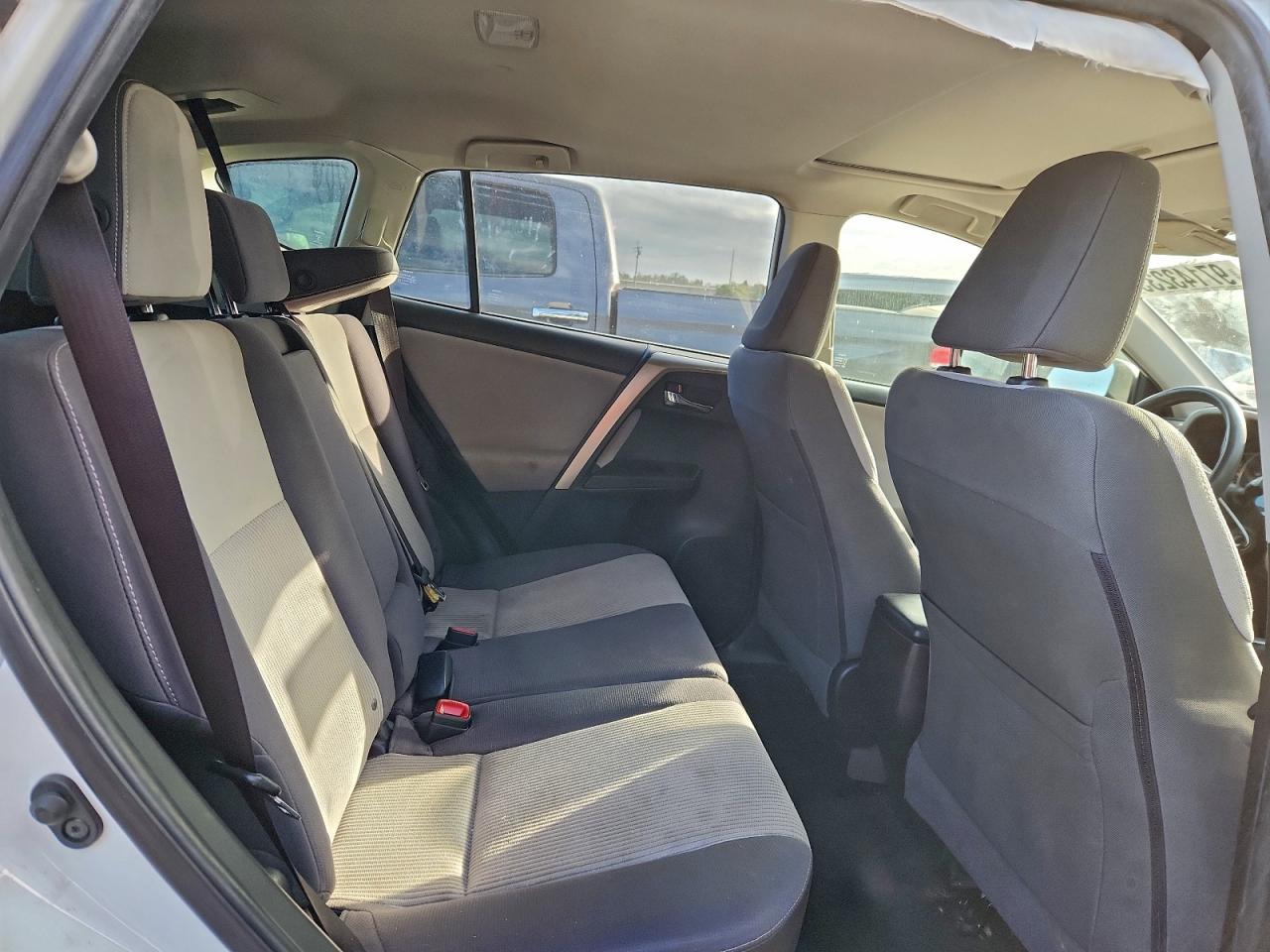 2015 TOYOTA RAV4 XLE photo 10