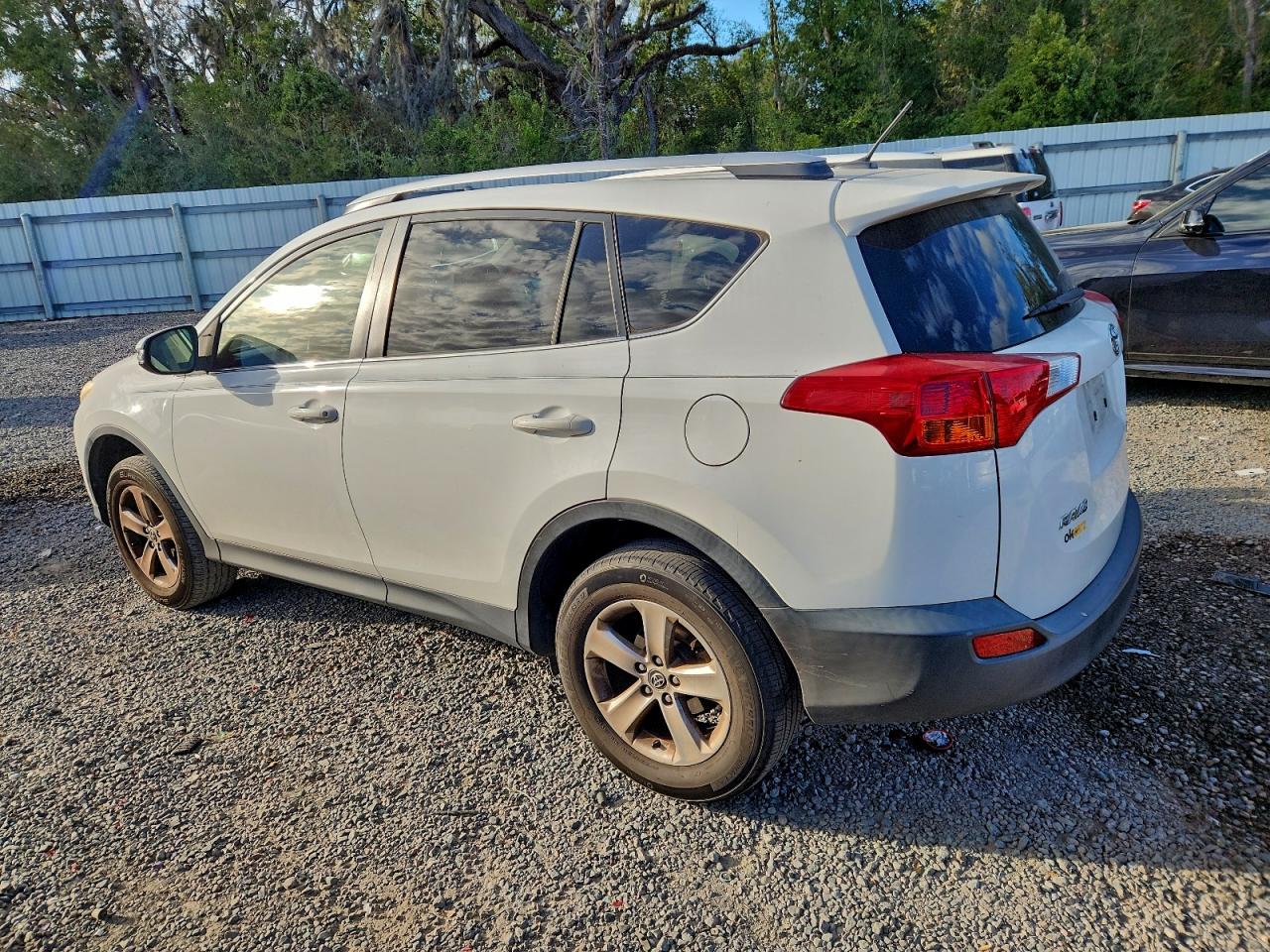 2015 TOYOTA RAV4 XLE photo 2