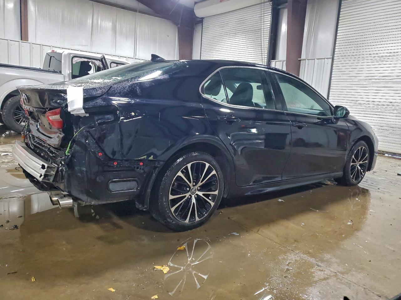 2019 TOYOTA CAMRY L photo 3