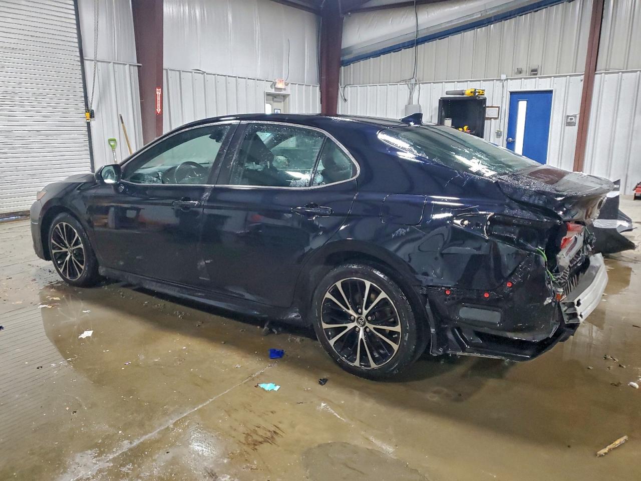 2019 TOYOTA CAMRY L photo 2